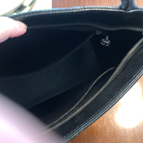 CHANEL Cavair medallion tote Excellent Condition - Picture 9 of 11
